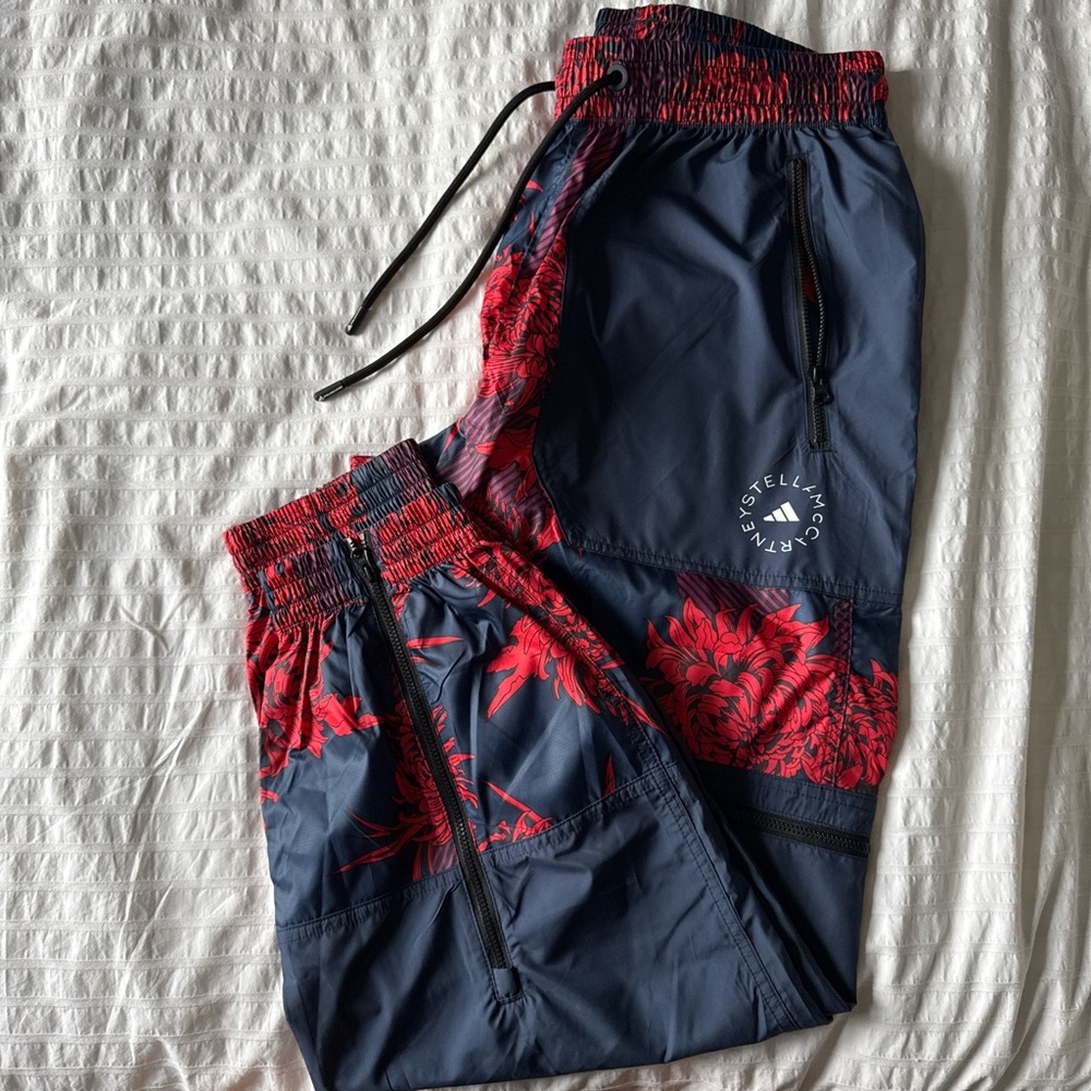 Stella McCartney Kids Dark Blue and Red Floral Joggers